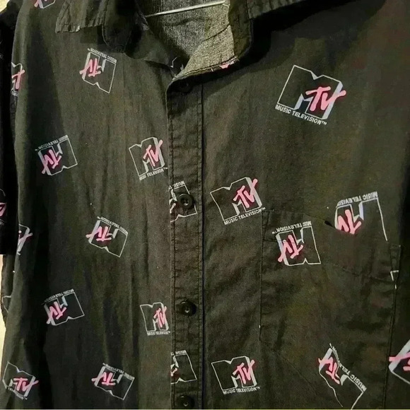MTV Black Short Sleeved Button Down shirt with Retro Pink Logo, Mens Size Medium - Picture 3 of 4